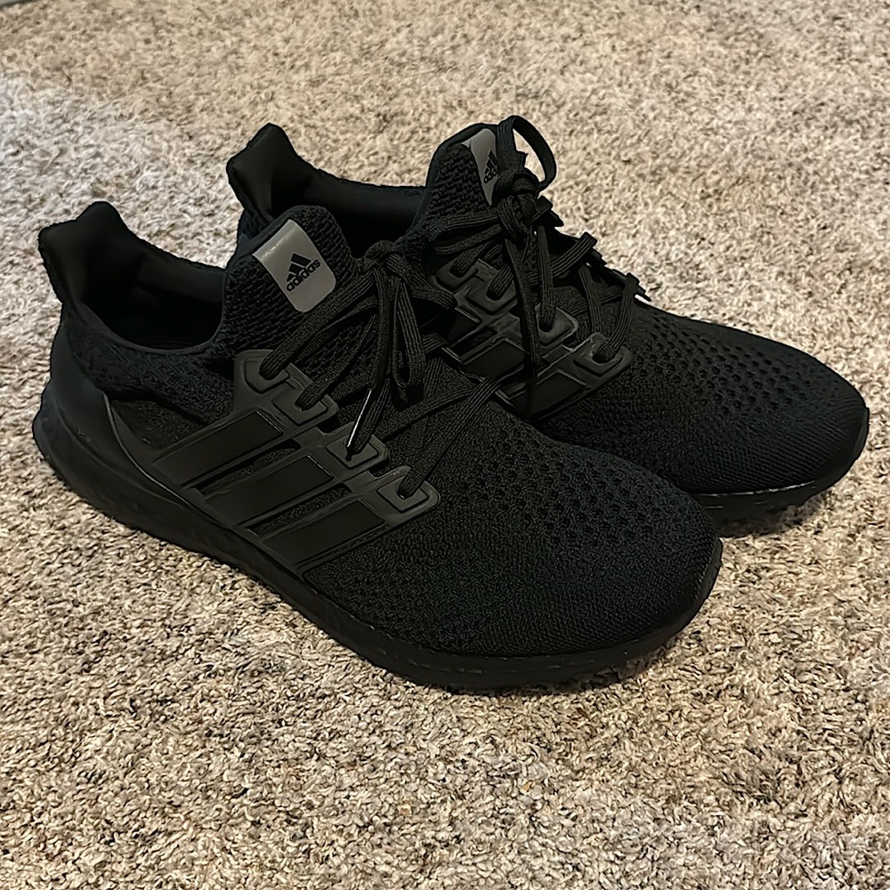 Men’s Adidas UTRABOOST 5.0 DNA Black Size 11